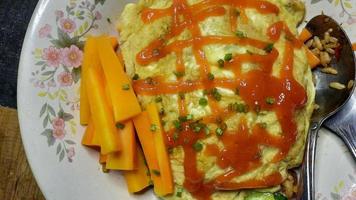 top angel, omurice com uma pitada de aipo e molho de tomate 01 foto