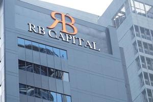 singapura 1 de junho de 2022 logotipo do banco capital rb no edifício financeiro foto