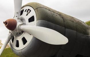 aeronaves soviéticas de transporte de passageiros e militares de médio alcance da segunda guerra mundial li-2. foto