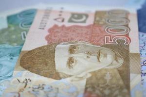 Nota de moeda paquistanesa de 5000 rupias foto