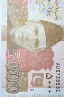 Nota de moeda paquistanesa de 5000 rupias foto