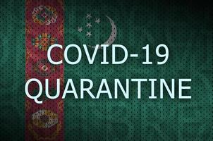 bandeira do turquemenistão e inscrição de quarentena covid-19. coronavírus ou vírus 2019-ncov foto