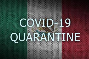 bandeira do méxico e inscrição de quarentena covid-19. coronavírus ou vírus 2019-ncov foto