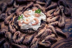 salada com caranguejos frescos do mar do norte foto