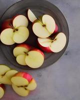 frutas de maçã fatiadas foto