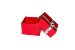 caixa de presente vermelha vazia isolada no fundo branco foto