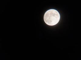 lua noturna close-up no céu foto