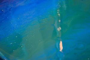 abstrato azul suave lindo pincel pintado textura manchada de acrílico. o fundo foto