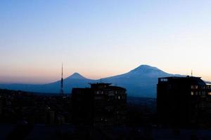 vistas do monte ararat de yerevan, montanha ararat armênia foto