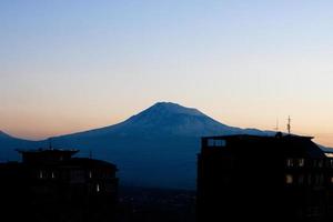 vistas do monte ararat de yerevan, montanha ararat armênia foto