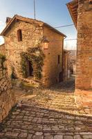 cidade velha e abandonada na Itália foto