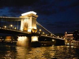 ponte de corrente em Budapeste foto