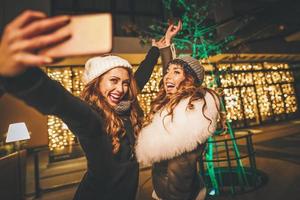 selfie na cidade em tempo de férias foto