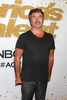 los angeles - 28 de agosto - simon cowell no show ao vivo do america s got talent tapete vermelho no dolby theatre em 28 de agosto de 2018 em los angeles, ca foto