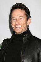 los angeles - 23 de fevereiro - simon quarterman no 12º anual oscar wilde awards em bad robot studios em 23 de fevereiro de 2017 em santa monica, ca foto