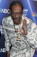 los angeles - 11 de abril - snoop dogg no american song contest week 4 red carpet no universal studios em 11 de abril de 2022 em los angeles, ca foto