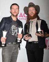 las vegas - 2 de abril - tj osborne, john osborne, irmãos osborne na academia de música country awards 2017 na t-mobile arena em 2 de abril de 2017 em las vegas, nv foto