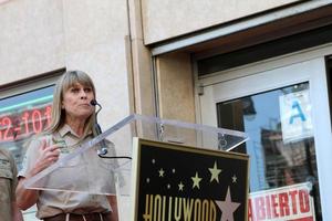 los angeles - 26 de abril - terri irwin na cerimônia da estrela de steve irwin na calçada da fama de hollywood em 26 de abril de 2018 em los angeles, ca foto