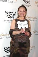 los angeles, 29 de março - beth grant na gala do 60º aniversário da sociedade humana dos estados unidos no beverly hilton hotel em 29 de março de 2014 em beverly hills, ca foto