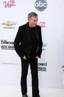 las vegas, 22 de maio - neil diamond chegando ao billboard music awards de 2011 no mgm grand garden arena em 22 de maio de 2010 em las vegas, nv foto