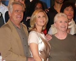 los angeles, 7 de fevereiro - john mccook, katherine kelly lang, susan flannery na celebração do 6000º show no bold and the beautiful at cbs television city em 7 de fevereiro de 2011 em los angeles, ca foto