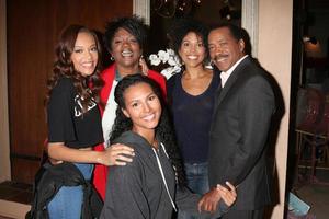 los angeles, 25 de abril - reinado edwards, anna maria horsford, felisha cooper, karla mosley, obba babtunde na ousada e bela celebração dos indicados ao emmy na cbs television city em 25 de abril de 2016 em los angeles, ca foto