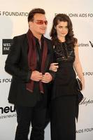 los angeles, 24 de fevereiro - bono, eve hewson chega ao elton john aids foundation 21st academy awards festa no west hollywood park em 24 de fevereiro de 2013 em west hollywood, ca foto