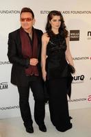 los angeles, 24 de fevereiro - bono, eve hewson chega ao elton john aids foundation 21st academy awards festa no west hollywood park em 24 de fevereiro de 2013 em west hollywood, ca foto