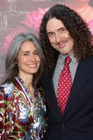 los angeles, 27 de abril - suzanne krajewski, estranho al yankovic chegando na estréia das damas de honra no teatro da vila em 27 de abril de 2011 em westwood, ca foto