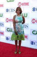 los angeles, 29 de julho - gayle king chega ao cbs, cw e showtime 2012 summer tca party no beverly hilton hotel estacionamento adjacente em 29 de julho de 2012 em beverly hills, ca foto