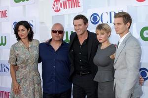 los angeles, 29 de julho - carrie-anne moss, michael chiklis, jason o mara, sarah jones, taylor handley chega ao cbs, cw e showtime 2012 summer tca party no beverly hilton hotel estacionamento adjacente em 29 de julho de 2012 em beverly colinas, ca foto