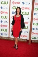 los angeles, 3 de agosto - sela ward chegando ao cbs tca summer 2011 all star party no robinson may parking garage em 3 de agosto de 2011 em beverly hills, ca foto