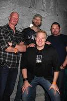 los angeles, 15 de setembro - derek mears, tyler mane, kane hodder, tim sullivan na frente chega na estréia chillerama em hollywood forever cemetary em 15 de setembro de 2011 em los angeles, ca foto