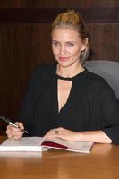 los angeles, 16 de janeiro - cameron diaz no cameron diaz assina o livro corporal na barnes and noble em 16 de janeiro de 2014 em los angeles, ca foto