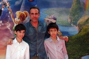 los angeles, 22 de março - carlos ponce na estréia do filme de fada pirata no estúdio de walt disney em 22 de março de 2014 em burbank, ca foto