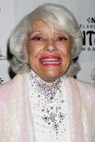 los angeles, 21 de fevereiro - carol channing chega ao espetáculo comemorando o aniversário de 90 anos de carol channing no teatro pantages em 21 de fevereiro de 2011 em los angeles, ca foto