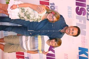 los angeles, 11 de maio - chris harrison, seus filhos assistem ao concerto de wango tango 2013 produzido por kiis-fm no home depot center em 11 de maio de 2013 em carson, ca foto