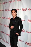 las vegas, 26 de abril - diego boneta chega ao cinemacon 2012 talentos awards no caesars palace em 26 de abril de 2012 em las vegas, nv foto