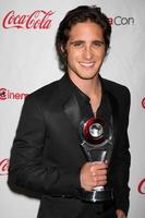 las vegas, 26 de abril - diego boneta chega ao cinemacon 2012 talentos awards no caesars palace em 26 de abril de 2012 em las vegas, nv foto