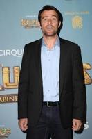 los angeles, 09 de dezembro - goran visnjic no cirque du soleil s kurios, gabinete de curiosidades no estádio dodger em 09 de dezembro de 2015 em los angeles, ca foto