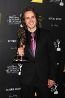 los angeles, 23 de junho - jonathan jackson na sala de imprensa dos prêmios emmy diurnos de 2012 no beverly hilton hotel em 23 de junho de 2012 em beverly hills, ca foto