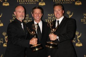 los angeles, 24 de fevereiro - mike cassidy, bradley bell, mickey cassidy no daytime emmy creative arts awards 2015 no universal hilton hotel em 24 de abril de 2015 em los angeles, ca foto