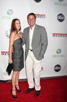 los angeles, 29 de abril - laura leighton, doug savant chega à festa de encerramento das donas de casa desesperadas no hotel w hollywood em 29 de abril de 2012 em los angeles, ca foto