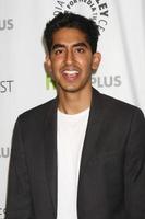 los angeles, 3 de março - dev patel chega ao evento paleyfest da redação no teatro saban em 3 de março de 2013 em los angeles, ca foto