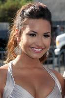 los angeles, 14 de agosto - demi lovato chegando aos prêmios vh1 de 2011 fazer algo no hollywood palladium em 14 de agosto de 2011 em los angeles, ca foto