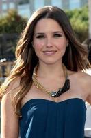 los angeles, 14 de agosto - sophia bush chegando aos prêmios vh1 de 2011 fazer algo no hollywood palladium em 14 de agosto de 2011 em los angeles, ca foto