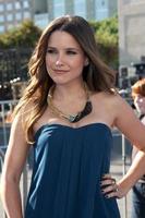 los angeles, 14 de agosto - sophia bush chegando aos prêmios vh1 de 2011 fazer algo no hollywood palladium em 14 de agosto de 2011 em los angeles, ca foto