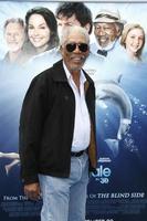 los angeles, 17 de setembro - morgan freeman chega na estréia mundial do conto de golfinhos do Warner Bros no regency village theatre em 17 de setembro de 2011 em westwood, ca foto