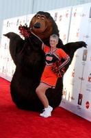 los angeles, 30 de outubro - jamie lee curtis chega ao 17º sonho anual halloween beneficiando caaf no barker hanger em 30 de outubro de 2010 em santa monica, ca foto