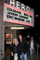 los angeles, 28 de setembro - dale e eric braeden chegando à exibição retrospectiva de colossus - the forbin project no aero theater em 28 de setembro de 2011 em santa monica, ca foto